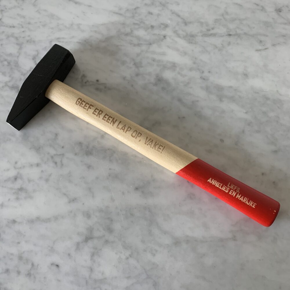 Houten hamer met tekst