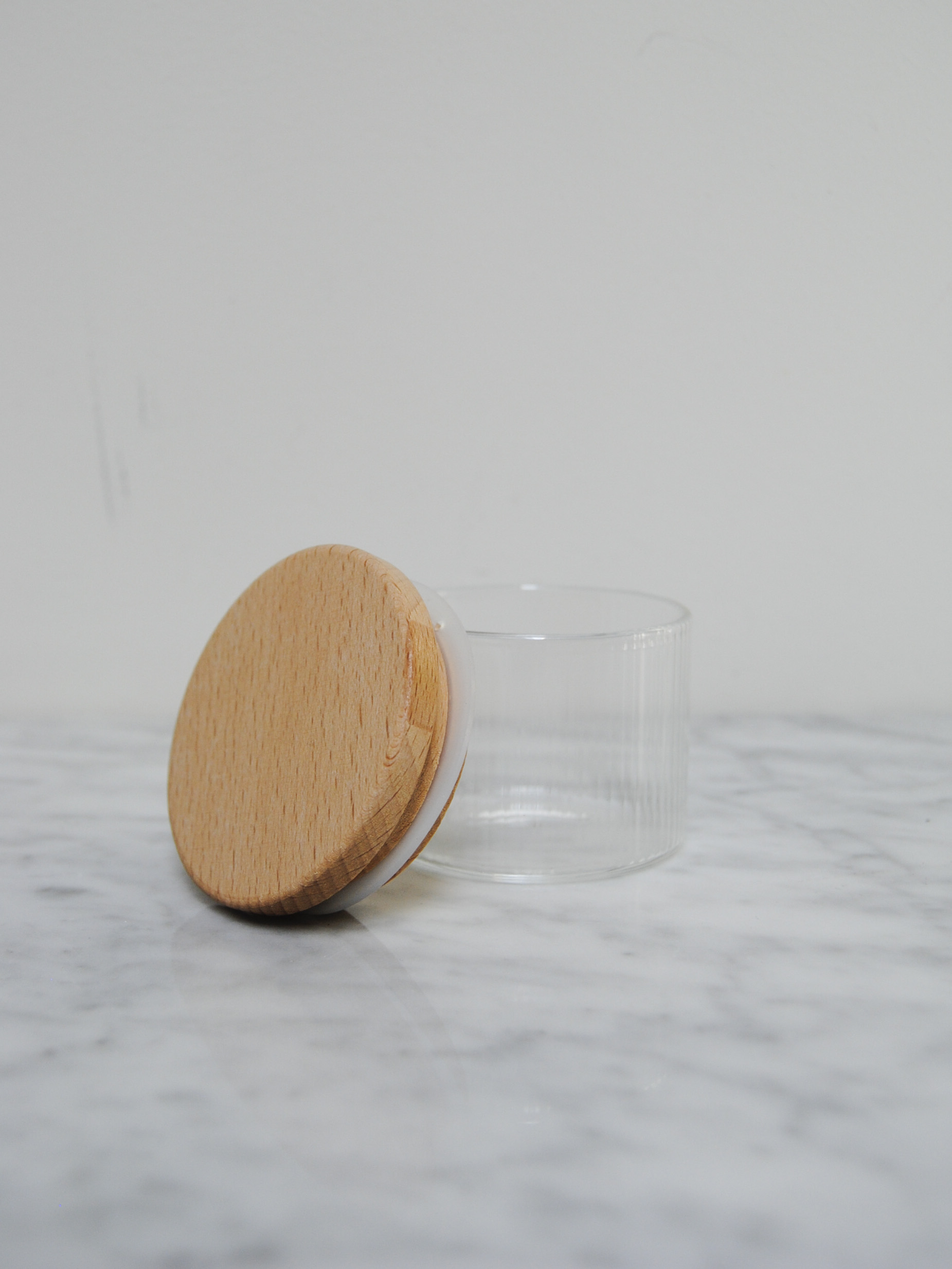 Glazen geribbeld potje met houten deksel - klein