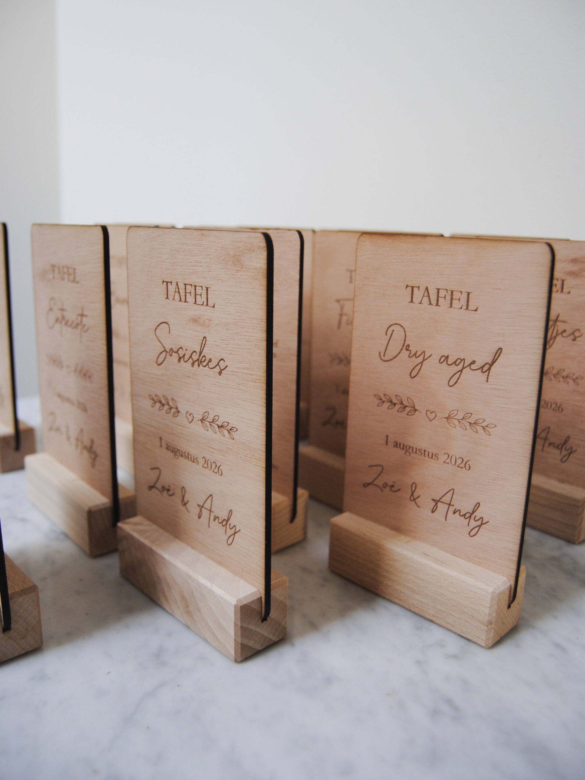Houten tafelbordje